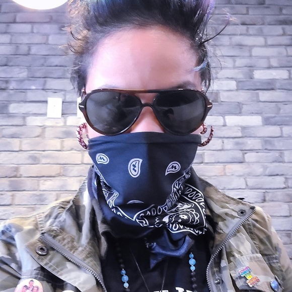 Meet your Posher, Locust - Picture 1 of 1